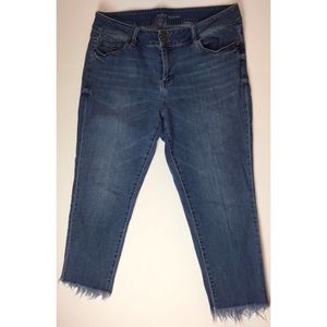 🌼NY&Co. Soho Boyfriend Cropped Jeans